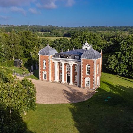Eastwood Observatory: 12 Bedrooms, Swimming Pool And Tennis Court 헤일셤 외부 사진