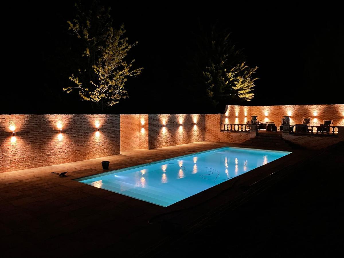 Eastwood Observatory: 12 Bedrooms, Swimming Pool And Tennis Court 헤일셤 외부 사진