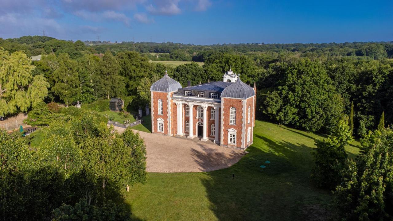 Eastwood Observatory: 12 Bedrooms, Swimming Pool And Tennis Court 헤일셤 외부 사진