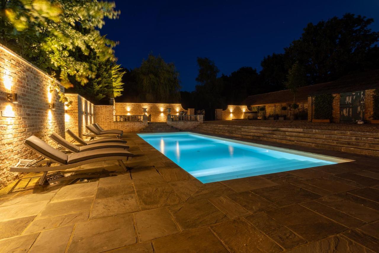 Eastwood Observatory: 12 Bedrooms, Swimming Pool And Tennis Court 헤일셤 외부 사진