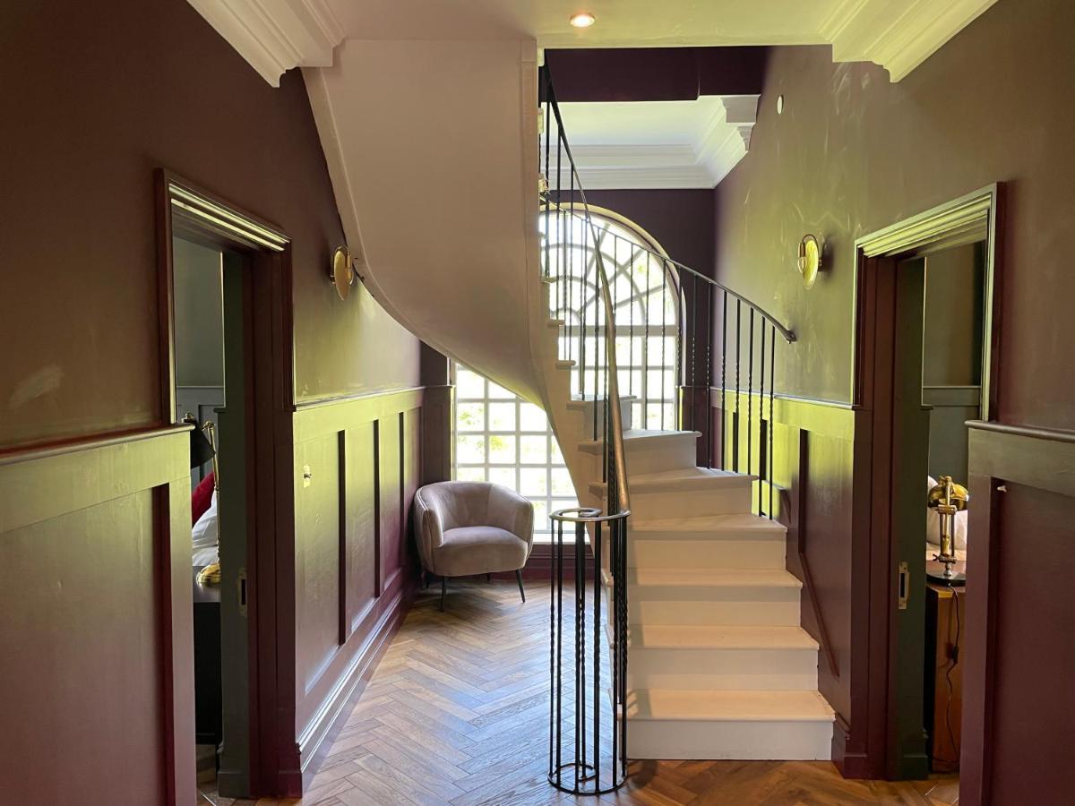 Eastwood Observatory: 12 Bedrooms, Swimming Pool And Tennis Court 헤일셤 외부 사진
