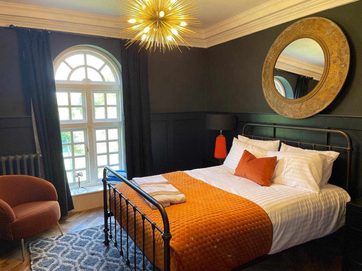 Eastwood Observatory: 12 Bedrooms, Swimming Pool And Tennis Court 헤일셤 외부 사진