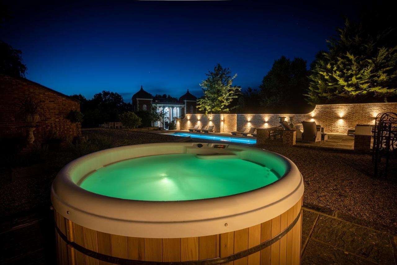 Eastwood Observatory: 12 Bedrooms, Swimming Pool And Tennis Court 헤일셤 외부 사진