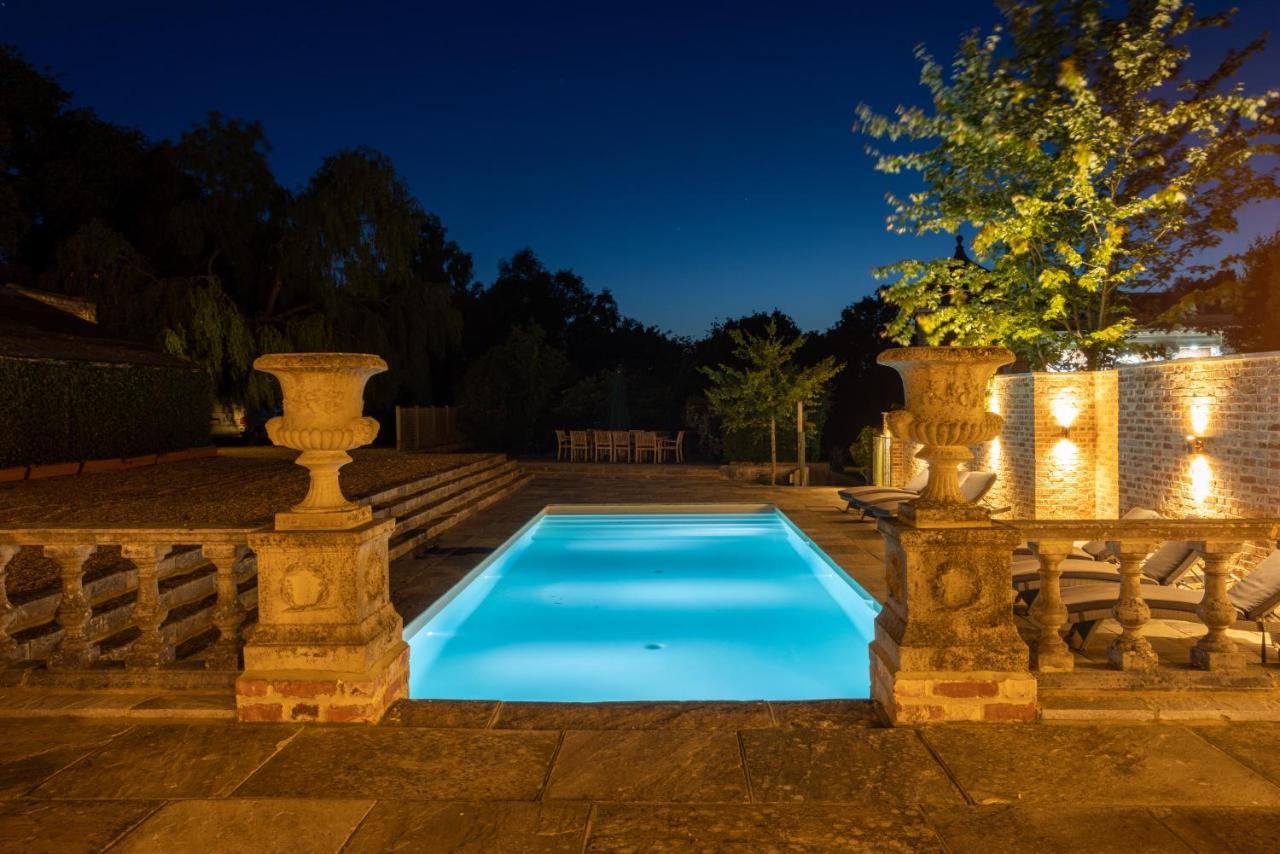 Eastwood Observatory: 12 Bedrooms, Swimming Pool And Tennis Court 헤일셤 외부 사진